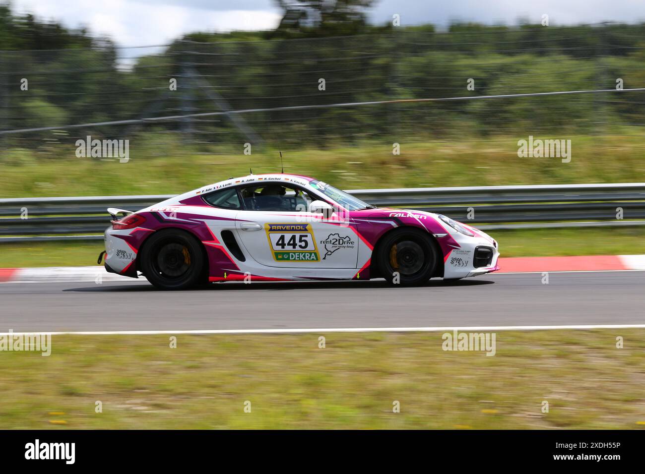 #445 Holger Gachot (St. Wendel/DEU) / Philip Ade (Sankt Wolfgang /DEU), Porsche Cayman, Team: MSC Adenau im ADAC (DEU), Motorsport, Deutschland, Nuerburgring Langstrecken serie, NLS03, Lauf 5, 69. ADAC Westfalenfahrt, 22.06.2024 foto: Eibner-Pressefoto/Juergen Augst Foto Stock