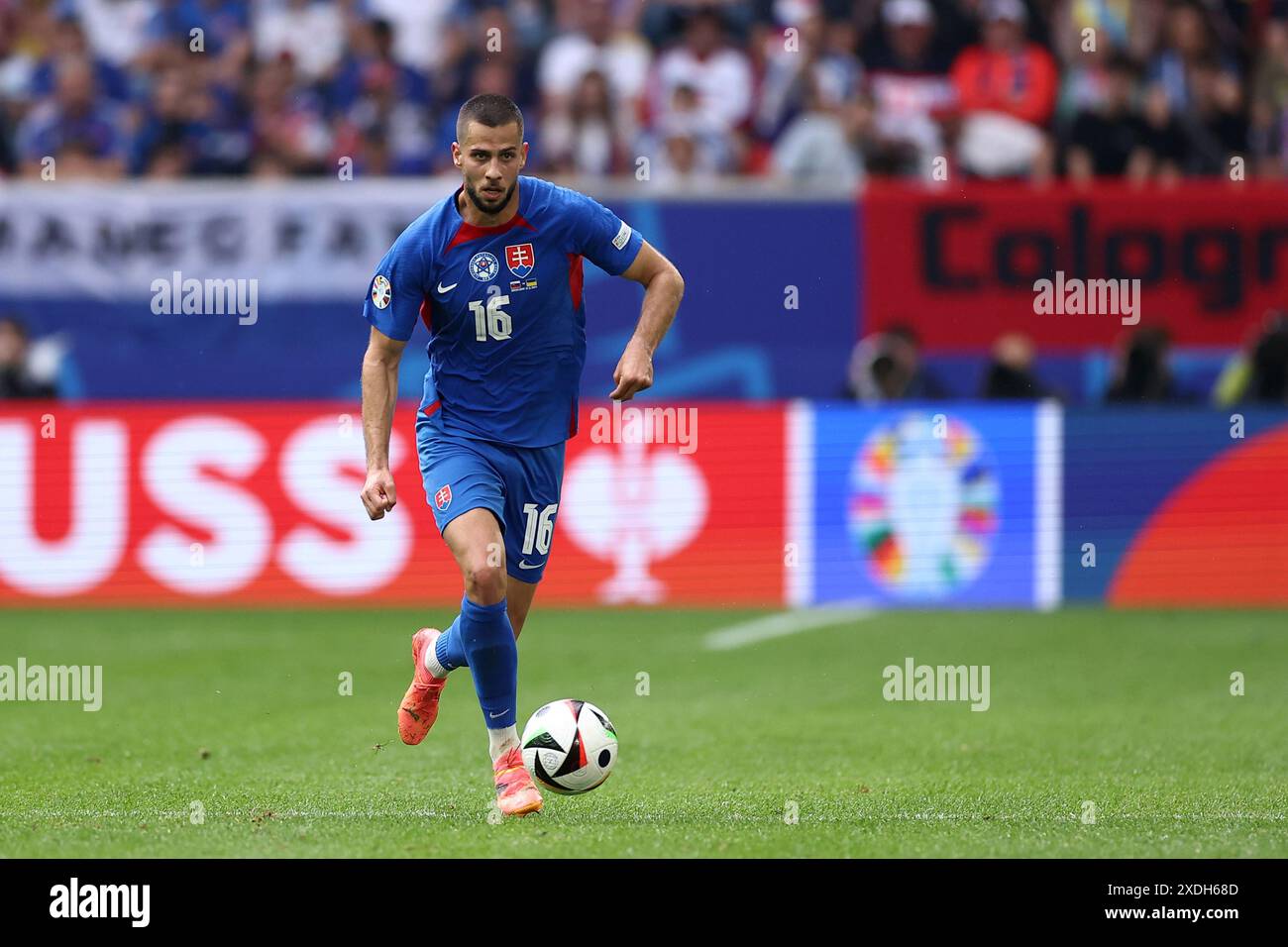 David Hancko della Slovacchia in azione durante la partita UEFA Euro 2024 del gruppo e tra Slovacchia e Ucraina alla Dusseldorf Arena il 21 giugno 2024 a Dusseldorf, Germania. Foto Stock
