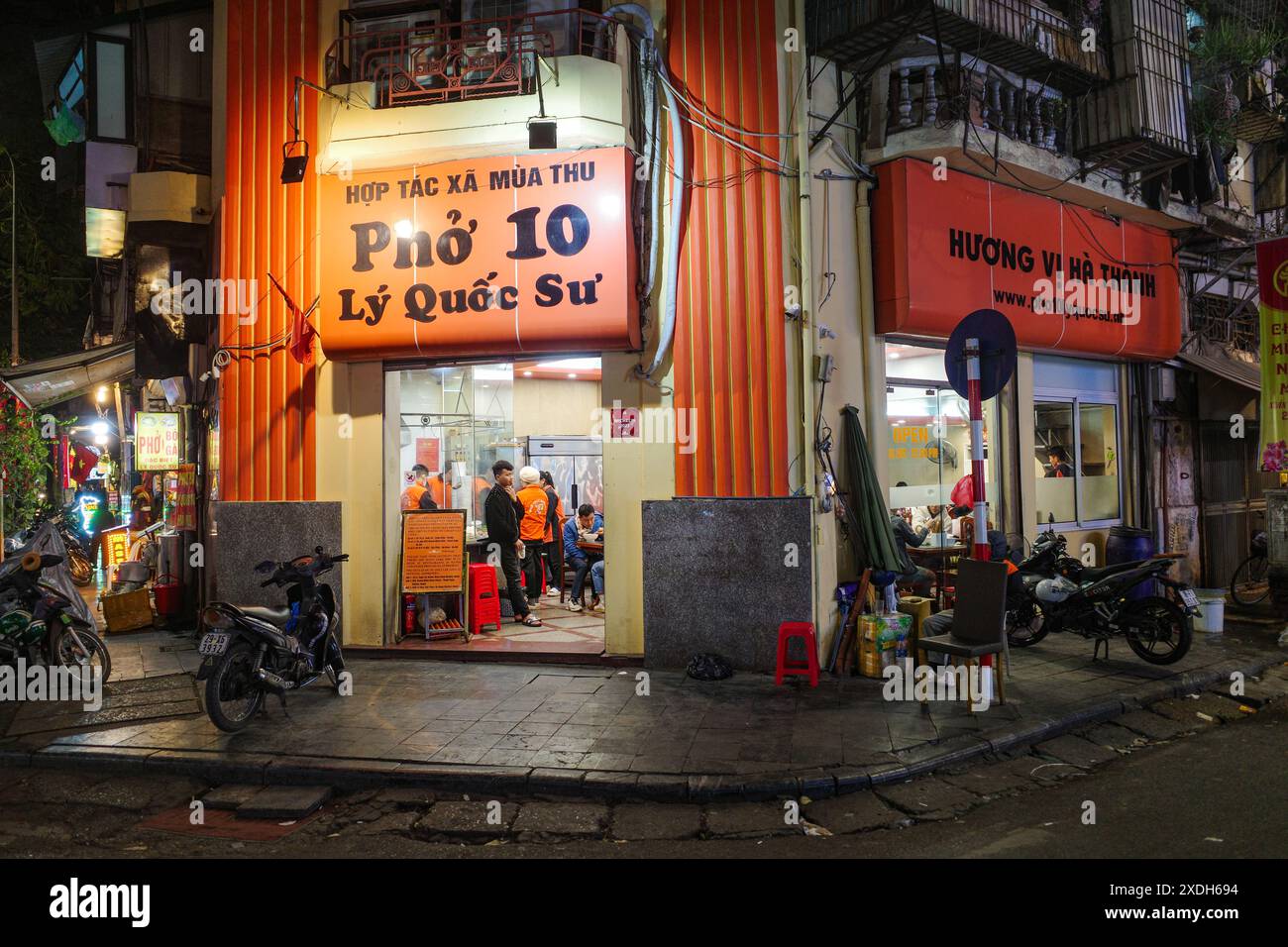 Hanoi, Vietnam - 28 gennaio 2024: Ristorante Pho 10 Ly Quoc su nel quartiere vecchio di Hanoi Foto Stock