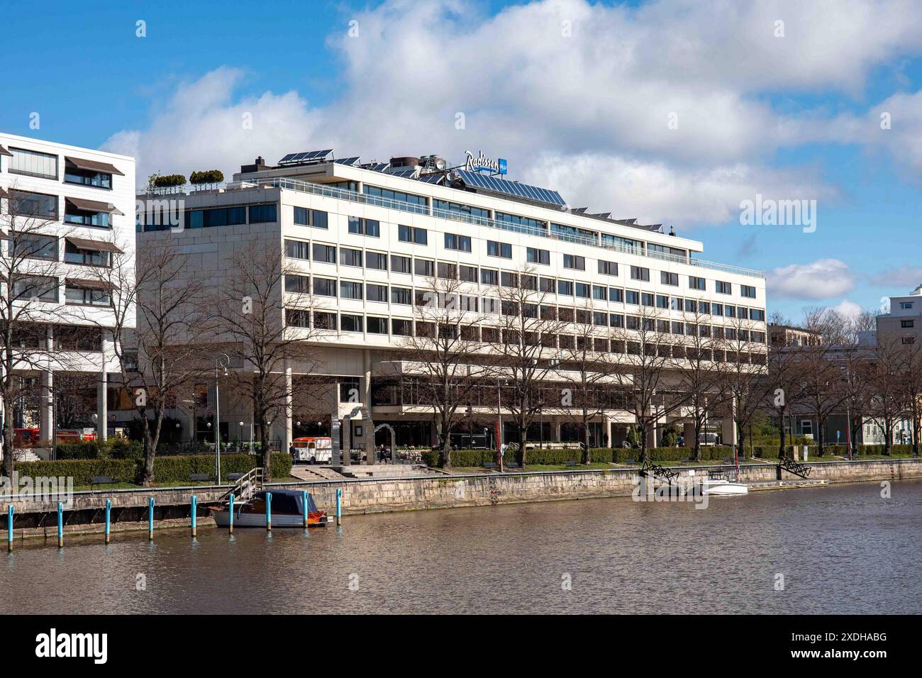 Radisson Blu Marina Palace Hotel sulla riva del fiume Aura a Turku, Finlandia Foto Stock