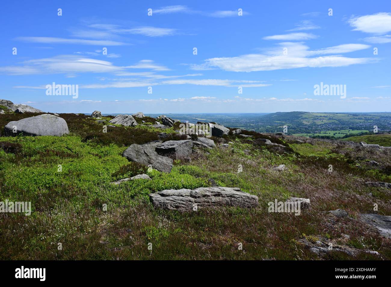 Burley Moor, paesaggio roccioso sotto il sole estivo, Yorkkshire Foto Stock