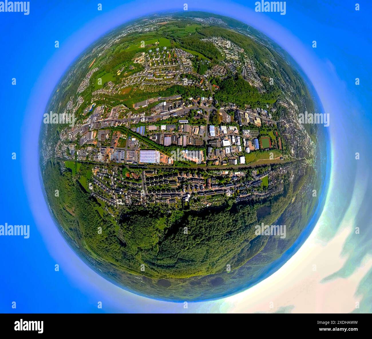 Vista aerea, area residenziale con vista sul quartiere Haspe-West Westerbauer, area commerciale Enneper Straße, vista su Spielbrink, globo terrestre, fisheye ima Foto Stock