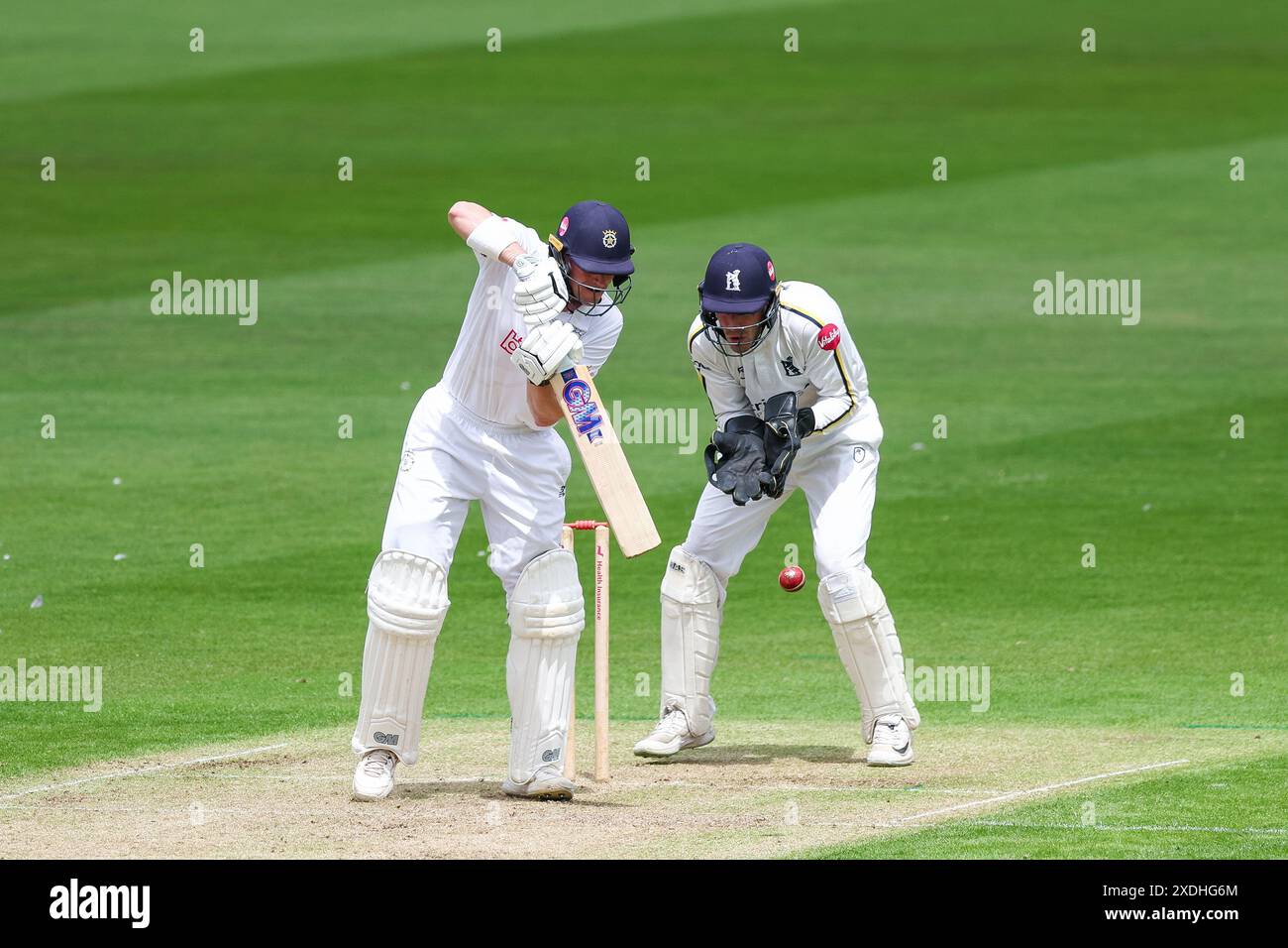 Nick Gubbins in azione durante il primo giorno della partita del County Championship Division One tra Warwickshire CCC e Hampshire CCC all'Edgbaston Cricket Ground, Birmingham, Inghilterra, il 23 giugno 2024. Foto di Stuart Leggett. Solo per uso editoriale, licenza richiesta per uso commerciale. Non utilizzare in scommesse, giochi o pubblicazioni di singoli club/campionato/giocatori. Foto Stock