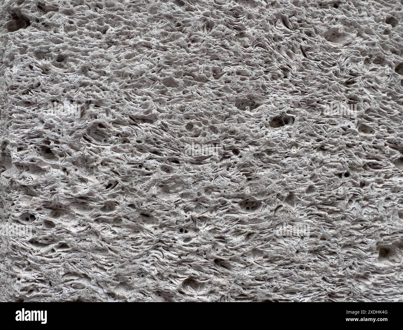 Primo piano di motivi naturali in arenaria con illuminazione piatta e basso contrasto. Foto Stock