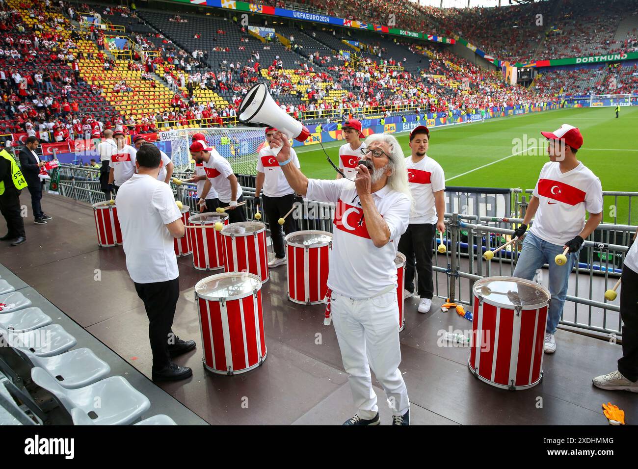 Dortmund, Germania. 22 giugno 2024. Tifoso turco tifoso con fastidio durante la partita di UEFA Euro 2024 di gruppo F Turchia-Portogallo al BVB Stadion di Dortmund, Germania, il 22 giugno 2024 Credit: Every Second Media/Alamy Live News Foto Stock
