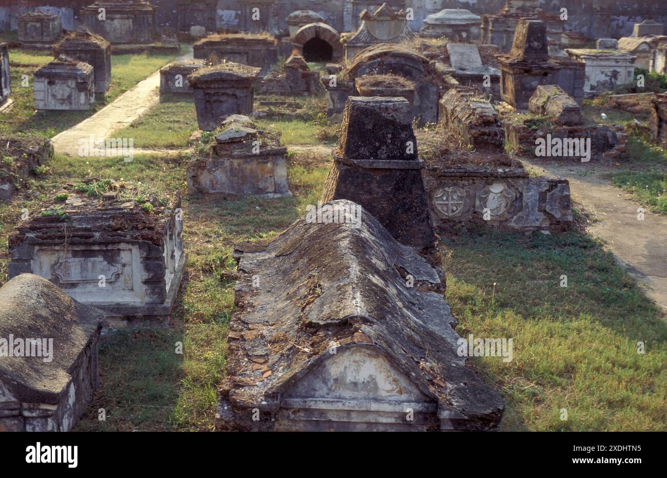 Il cimitero olandese nella città di Kochi o Cochin nella provincia del Kerala in India. India, Cochin, aprile 1998 Foto Stock