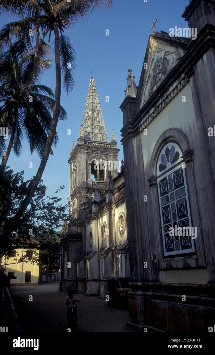 La basilica di Santa Cruz nella città di Kochi o Cochin nella provincia del Kerala in India. India, Cochin, aprile 1998 Foto Stock