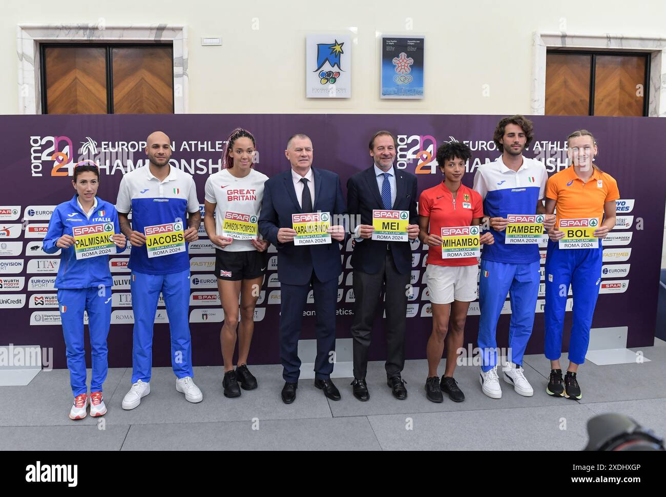 (L-R) Antonella Palmisano d'Italia, Lamont Marcell Jacobs d'Italia, Katarina Johnson-Thompson di Gran Bretagna, Dobromir Karamarinov, presidente di EUR Foto Stock