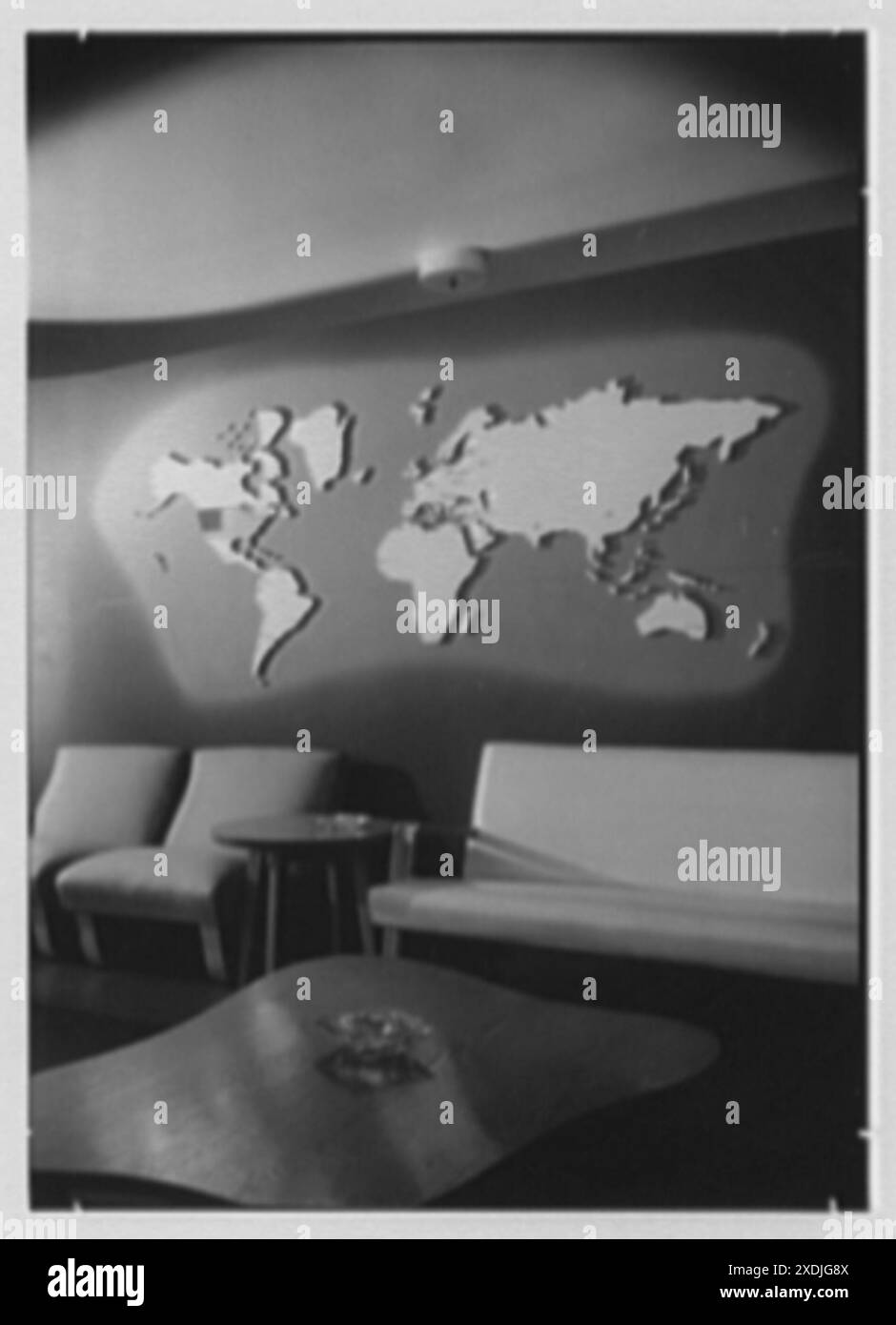 Service Women's Lounge, Broad St. Station, Philadelphia, Pennsylvania. Dettagli mappa, nella sala. Collezione Gottscho-Schleisner Foto Stock