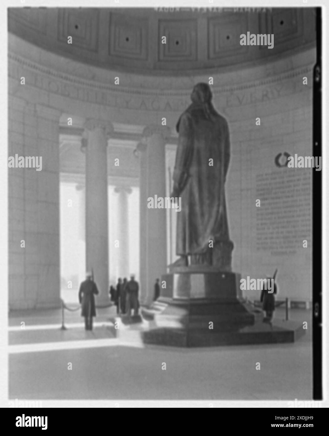 Jefferson Memorial, Washington, D.C. Statua dal retro, al bacino. Collezione Gottscho-Schleisner Foto Stock Jefferson Memorial, Washington, D.C. Statua dal retro, al bacino. Collezione Gottscho-Schleisner Foto Stock