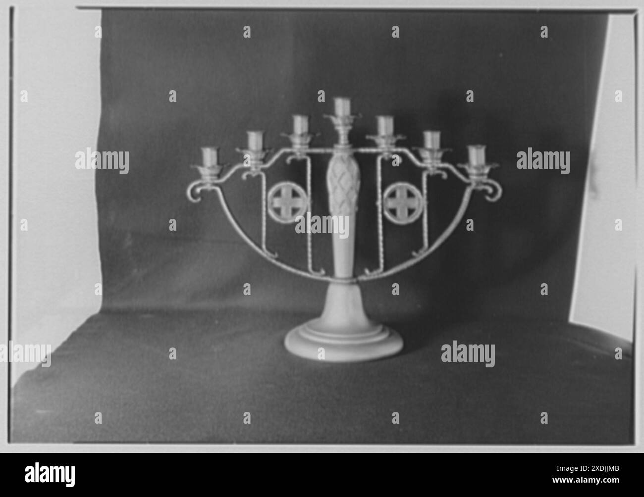 Frederick G. Necker, affari al 3410 Broadway, New York City. Candelabra. Collezione Gottscho-Schleisner Foto Stock