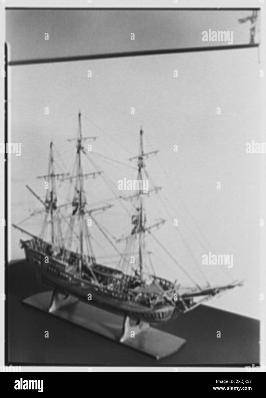 Seasen's Bank for Savings Ship Models, 74 Wall St., New York City. Rattlesnake, vista 3/4. Collezione Gottscho-Schleisner Foto Stock