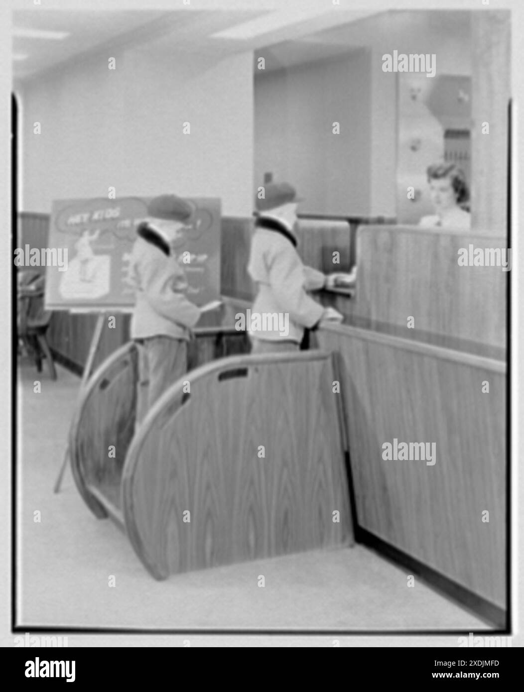 Westfield Federal Savings, Broad and Prospect, Westfield, New Jersey. Dettaglio dei risparmi per i bambini. Collezione Gottscho-Schleisner Foto Stock