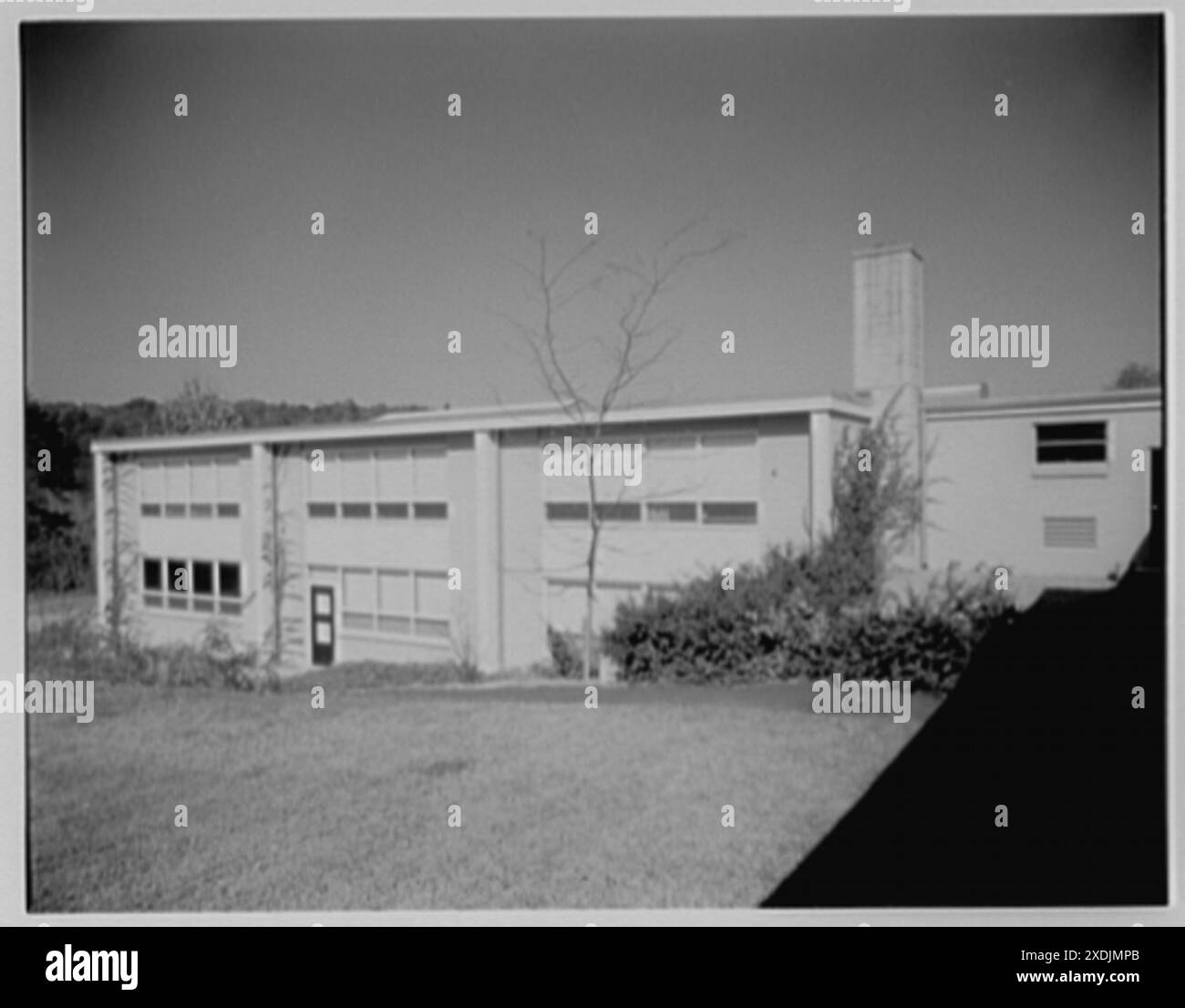 Cisqua School, Mount Kisco, New York. Esterno della nuova ala. Collezione Gottscho-Schleisner Foto Stock