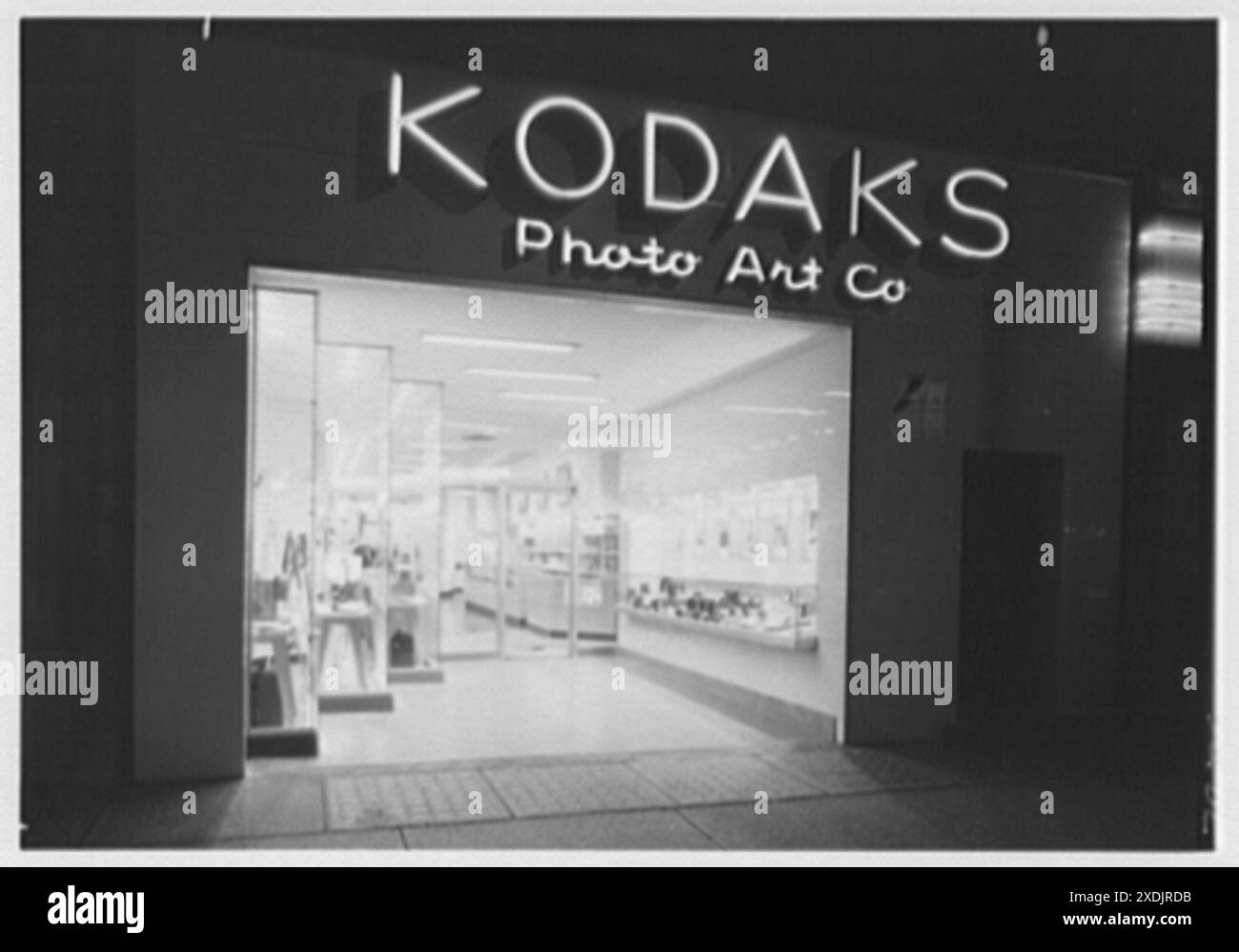 Kodaks Photo Art Co., azienda al 33 di W. State St., Trenton, New Jersey. Esterno II. Collezione Gottscho-Schleisner Foto Stock