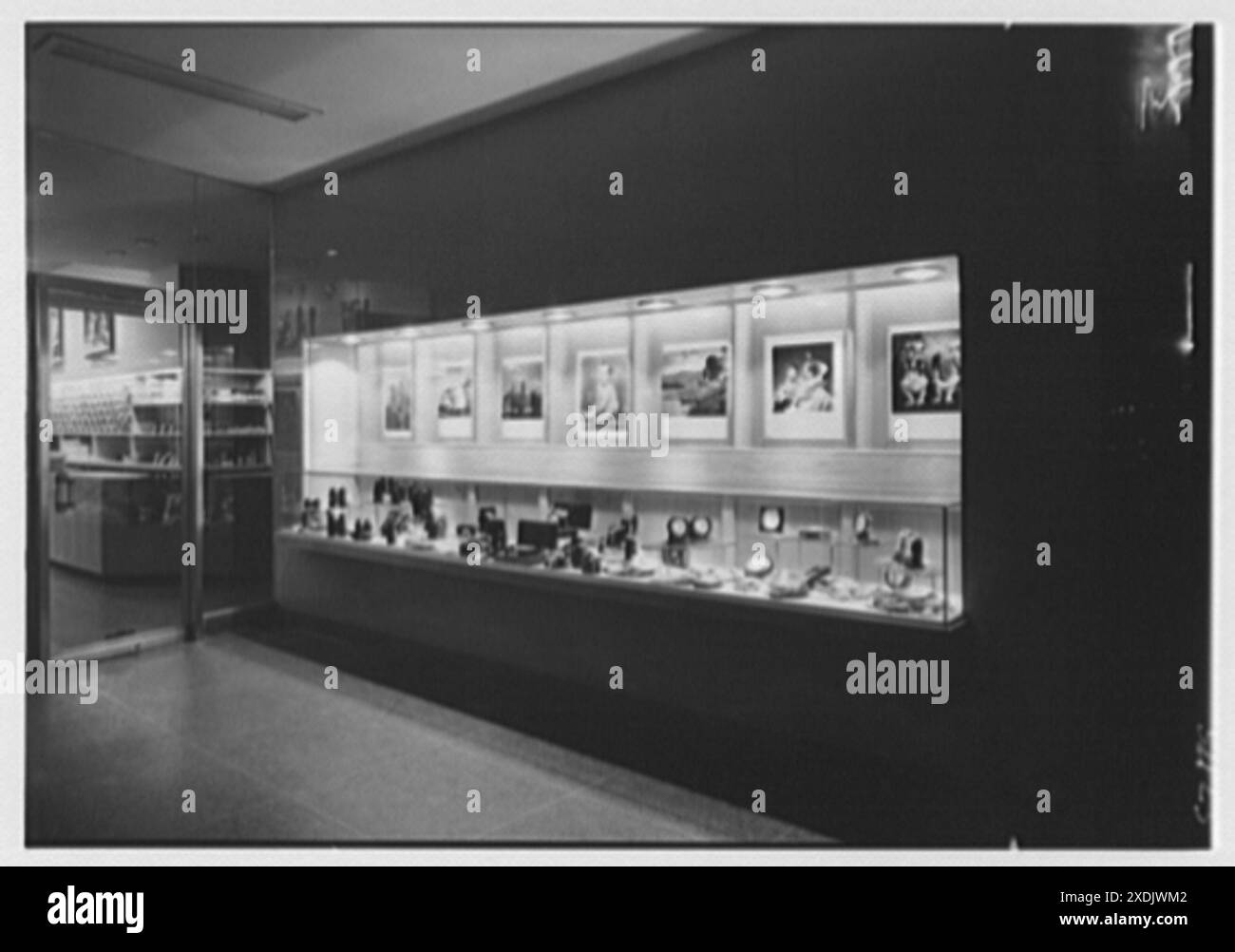 Kodaks Photo Art Co., azienda al 33 di W. State St., Trenton, New Jersey. Esterno, vetrina. Collezione Gottscho-Schleisner Foto Stock