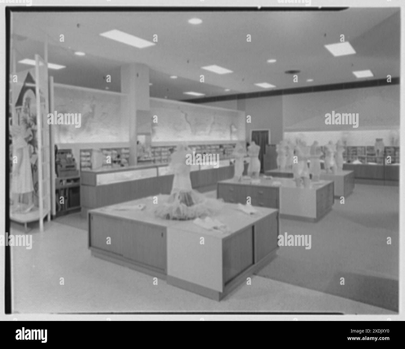 Filene's, azienda del centro commerciale North Shore, Peabody, Massachusetts. Reparto intimo. Collezione Gottscho-Schleisner Foto Stock