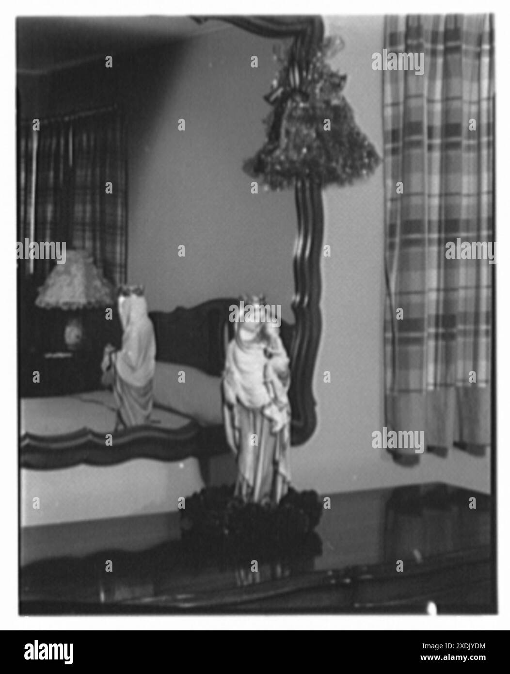 Signora Esther Wheeler, prenoti delle foto al 1506 Woodside Ave., Baldwin, Long Island. Madonna in camera da letto. Collezione Gottscho-Schleisner Foto Stock