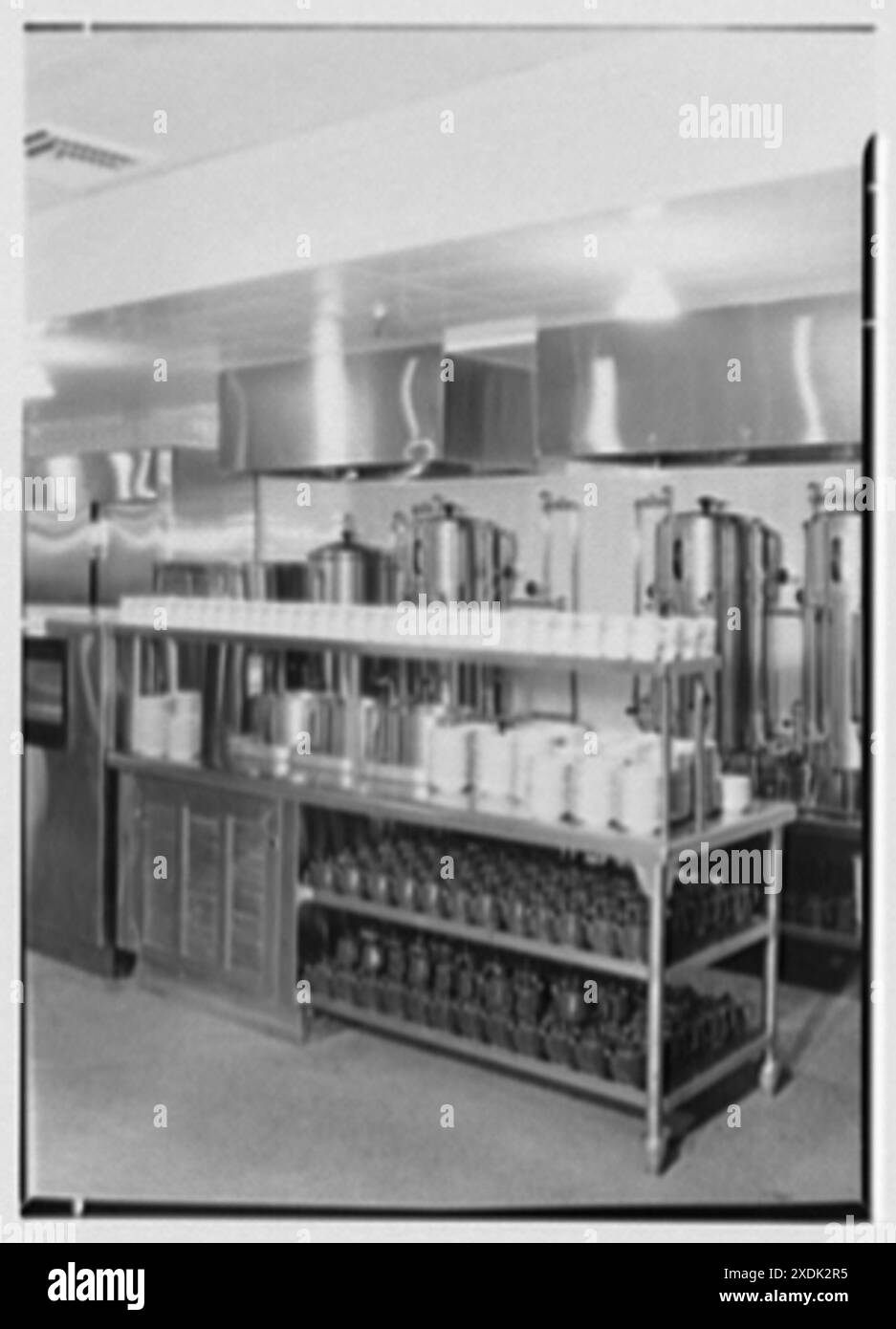 Schrafft's, esso Building, radio City, New York City. Servizio caffè e tè nell'atrio. Collezione Gottscho-Schleisner Foto Stock