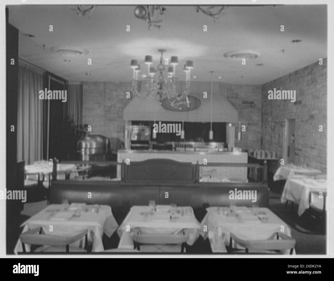 Terrace Restaurant, Fred Harvey Corp., Capital Center, Milwaukee, Wisconsin. Al cofano. Collezione Gottscho-Schleisner Foto Stock