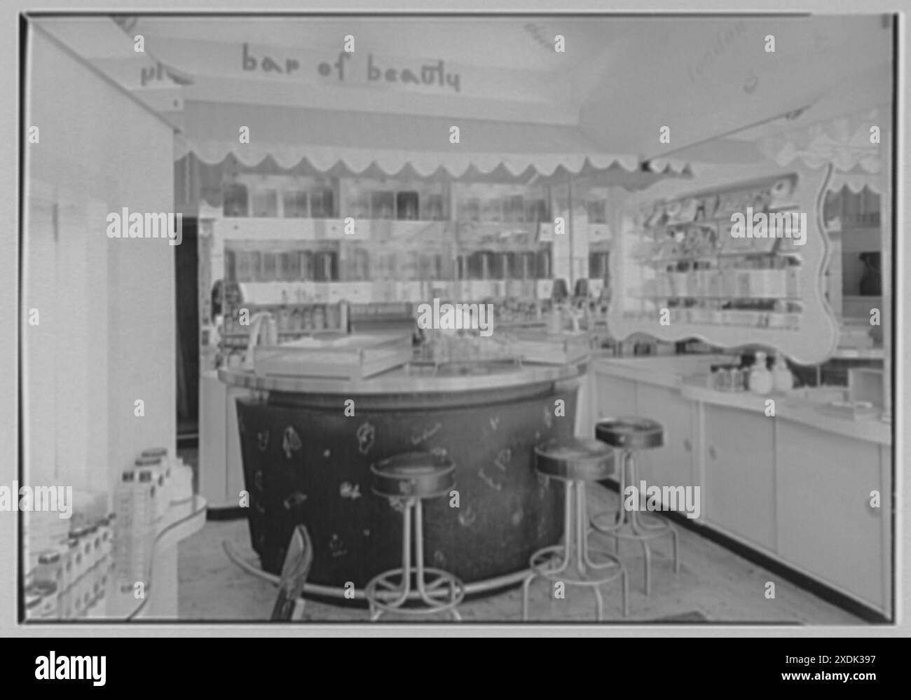 Leron, affari al 2485 di Grand Concourse, Bronx. Interior II. Collezione Gottscho-Schleisner Foto Stock