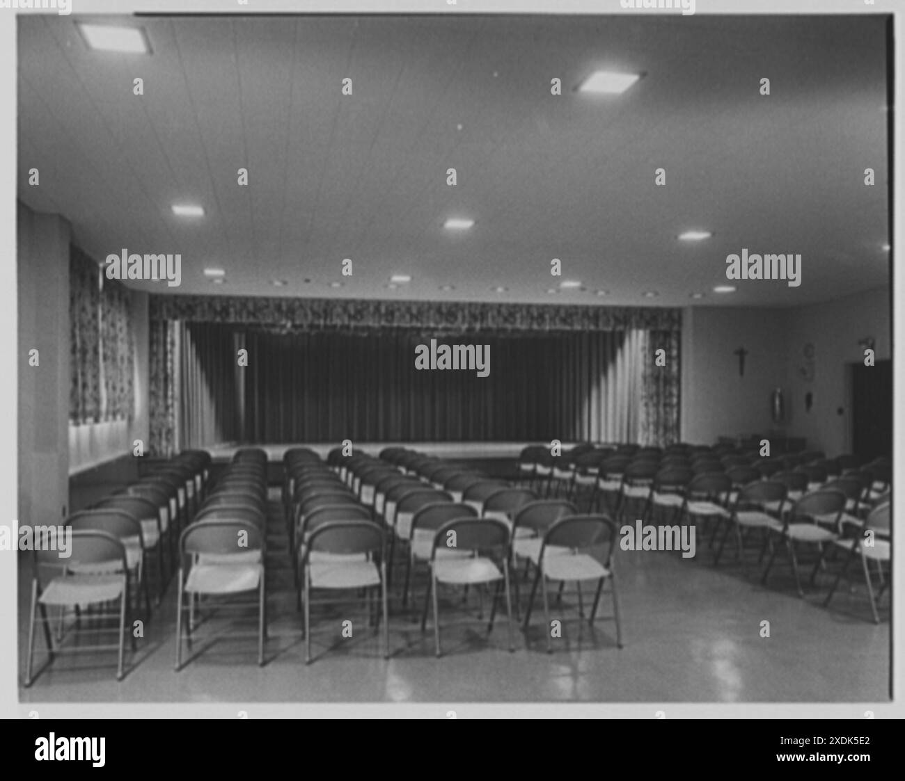 Cardinal Spellman High School. Un piccolo teatro. Collezione Gottscho-Schleisner Foto Stock