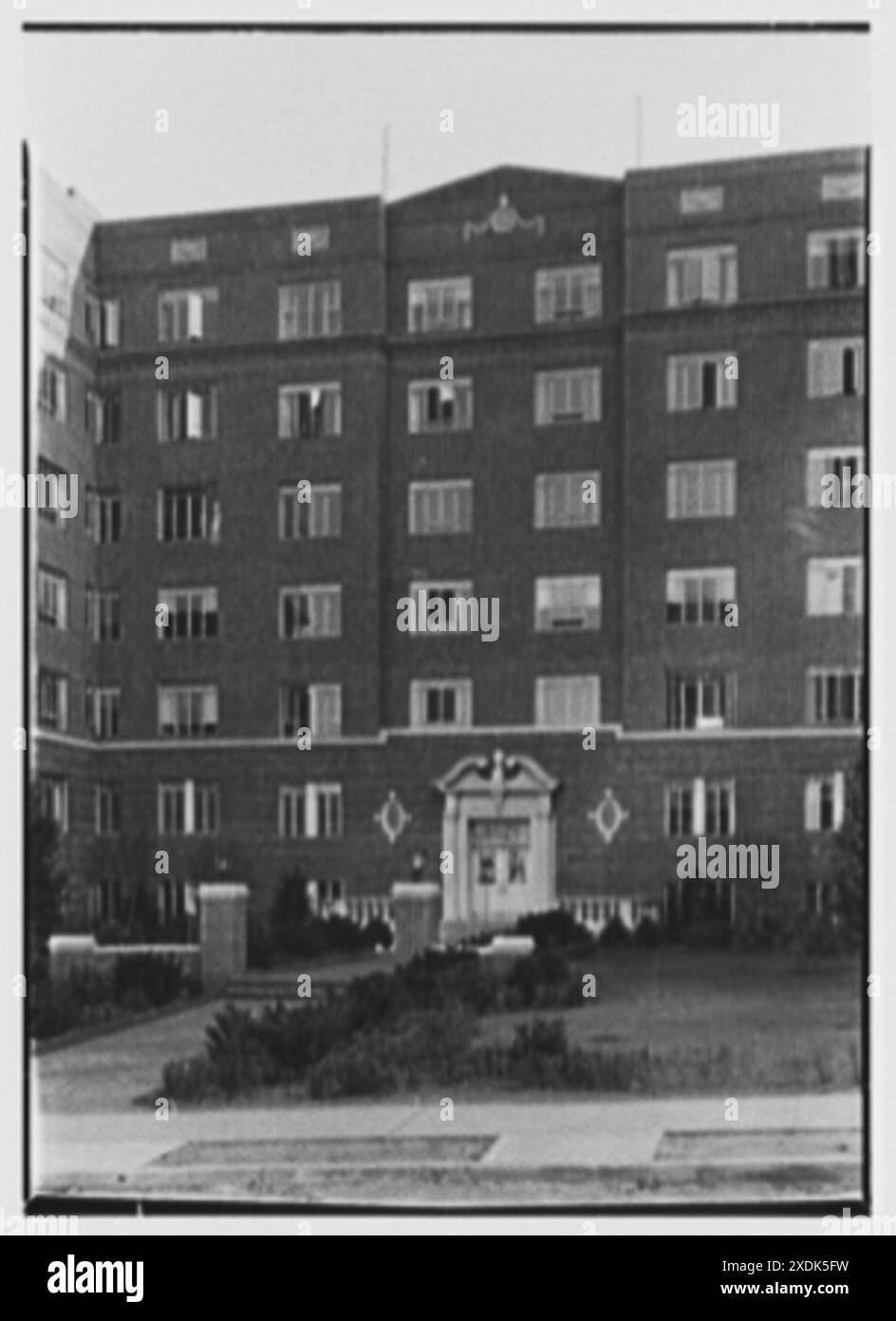 Nathan Hale Apartment, Forest Hills, Long Island. Sezione d'ingresso. Collezione Gottscho-Schleisner Foto Stock