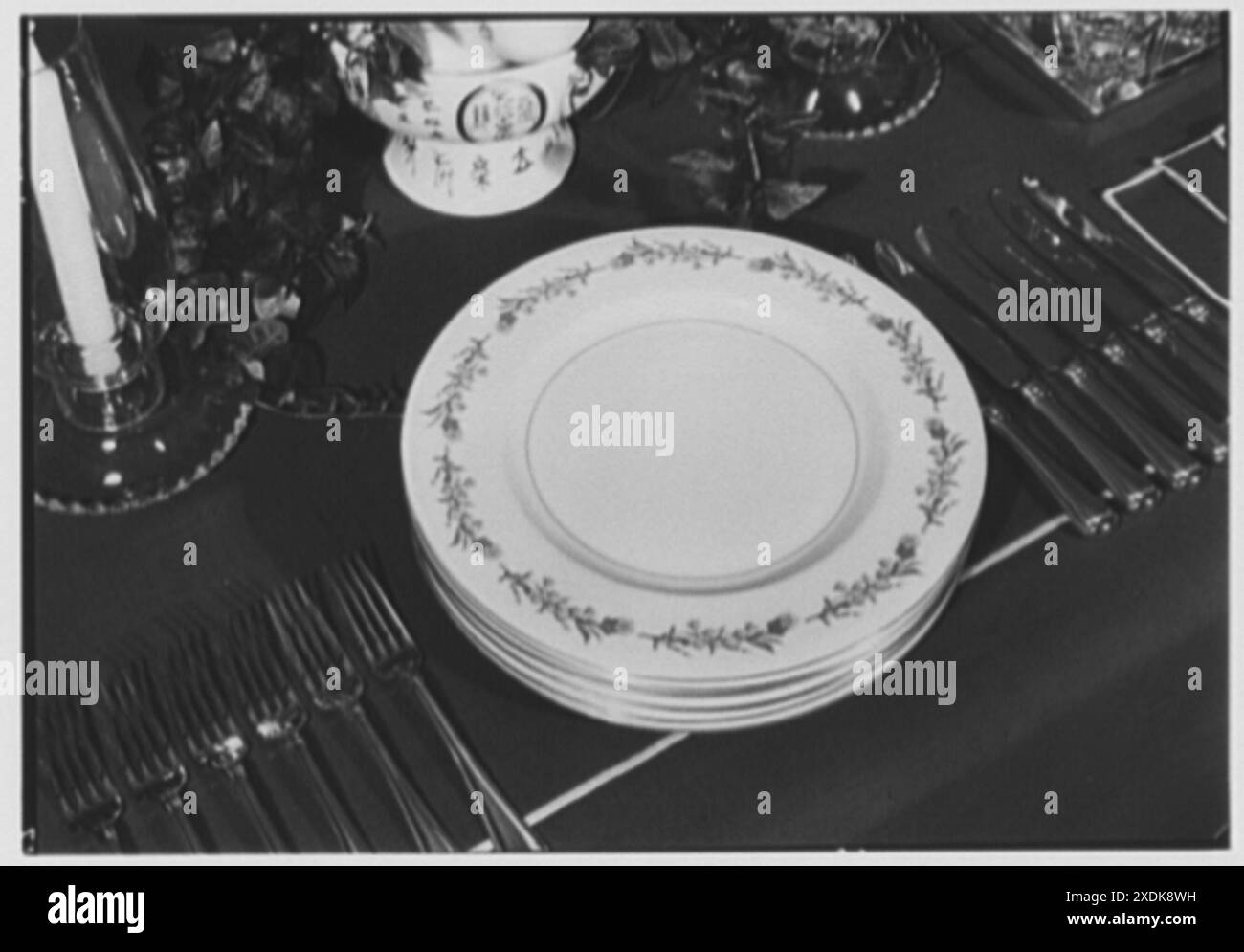Haviland & Co., Inc., 26 W. 23rd St., New York City. China Set-up II. Gottscho-Schleisner Collection Foto Stock