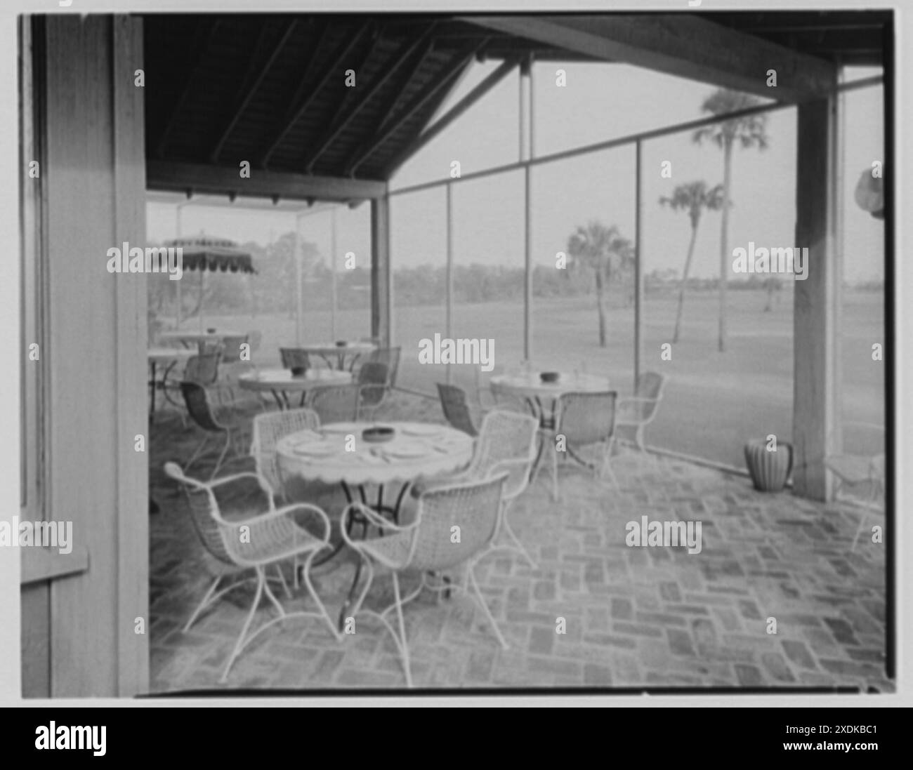 Buca nel The Wall Golf Club, Naples, Florida. Portico. Collezione Gottscho-Schleisner Foto Stock