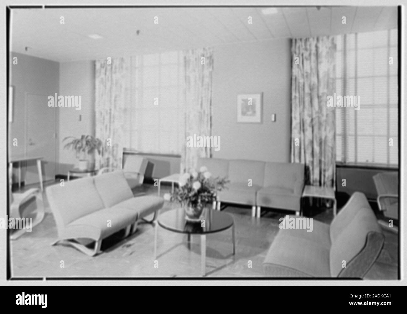 William R. Warner Co., 18th St. E 6th Ave., New York City. Lounge I. Gottscho-Schleisner Collection Foto Stock