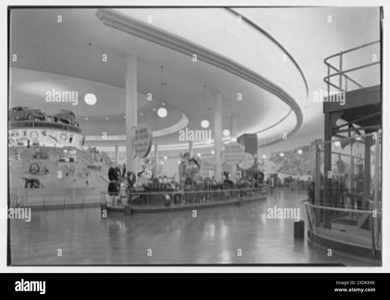 Fiera mondiale, Ford Motor Building. Grande sala espositiva circolare. Collezione Gottscho-Schleisner Foto Stock