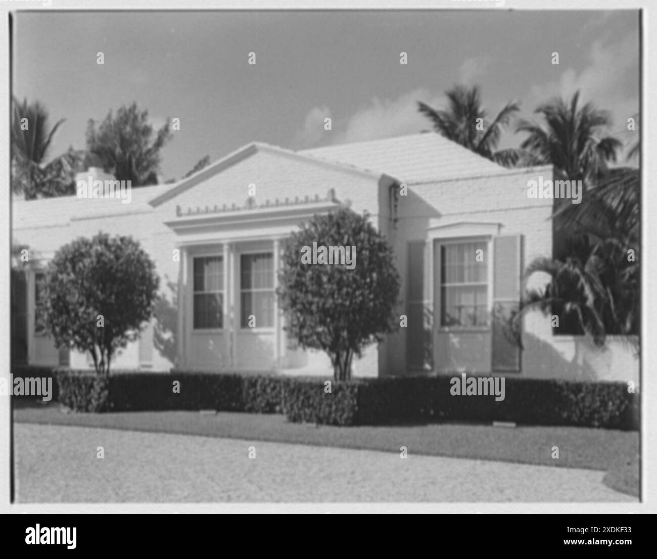 Dottoressa e signora Leon Levy, residenza al 1409 di S. Ocean Blvd., Palm Beach. Facciata est. Collezione Gottscho-Schleisner Foto Stock