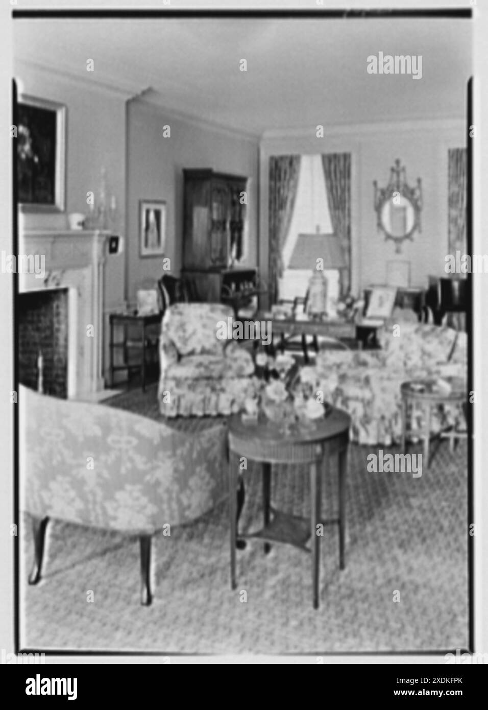 Signora Schoolfield Grace, residenza in Overlook Rd., Locust Valley, Long Island. Salotto, alla segretaria. Collezione Gottscho-Schleisner Foto Stock