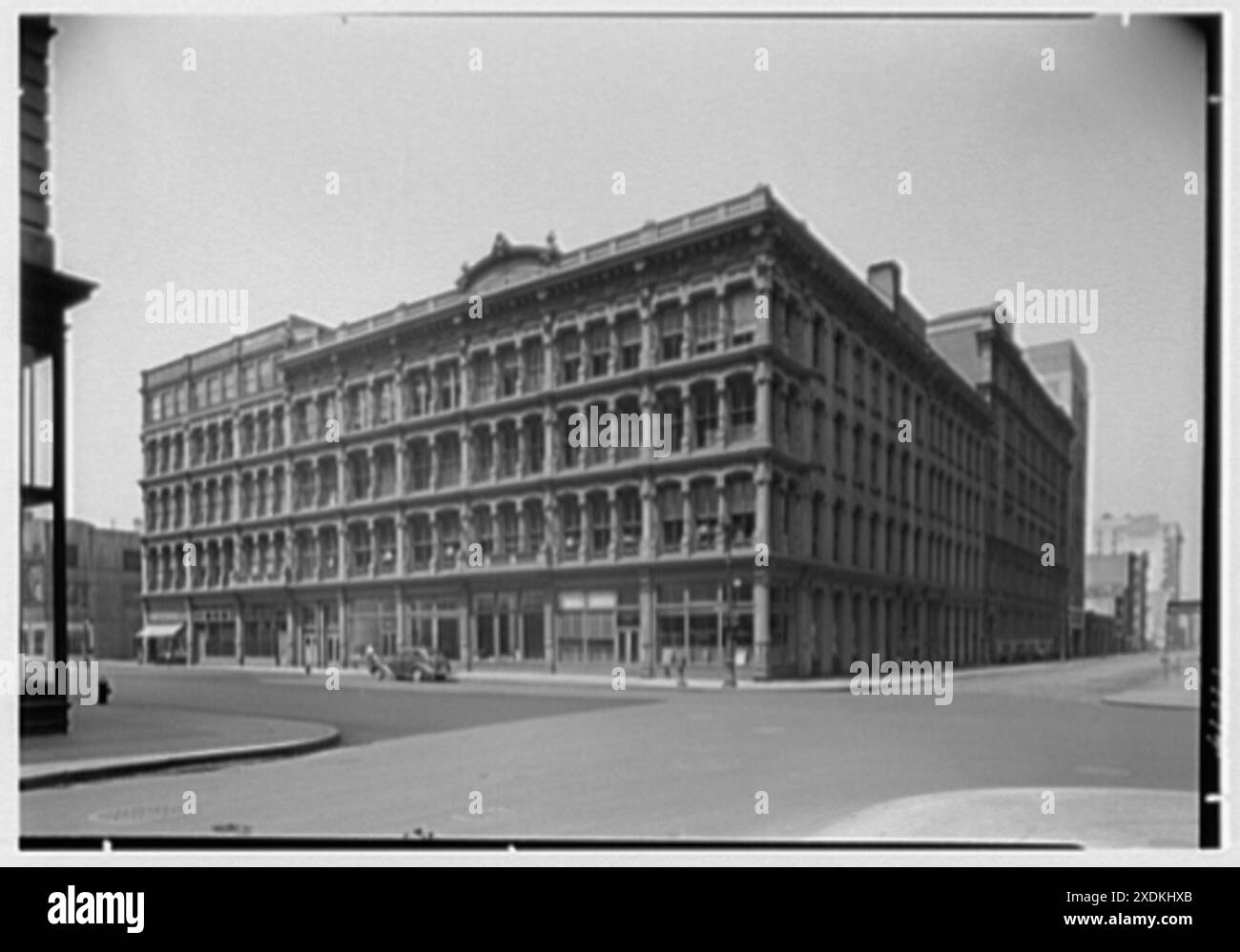 Richard Hudnut, 6th Ave., 18th-19th Sts., New York City. Esterno III. Collezione Gottscho-Schleisner Foto Stock