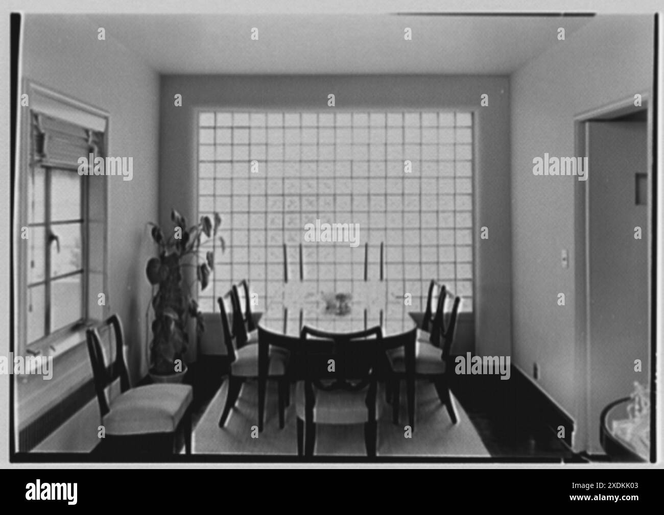 Signora Hansen Bang, residenza al 176 di E. Bay Blvd., Atlantic Beach, New York. Sala da pranzo. Collezione Gottscho-Schleisner Foto Stock