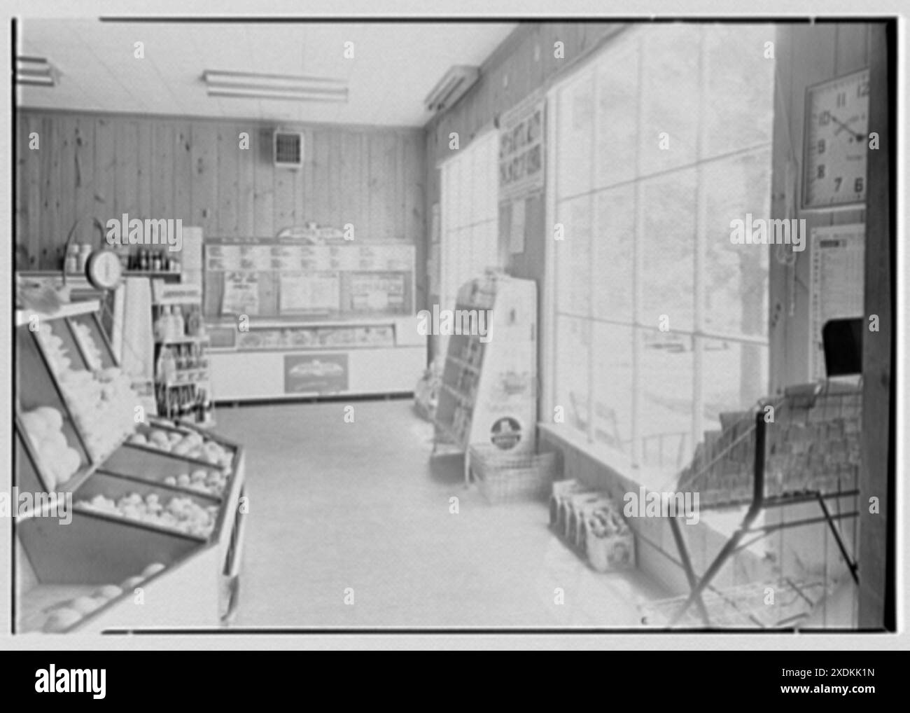 Stony Brook, Long Island. Alimentari. Collezione Gottscho-Schleisner Foto Stock