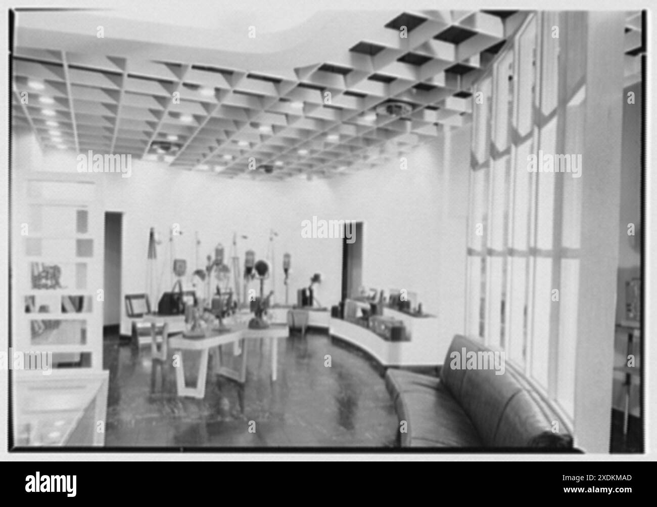 Kodaks Photo Art Co., azienda al 33 di W. State St., Trenton, New Jersey. Display posteriore, orizzontale. Collezione Gottscho-Schleisner Foto Stock