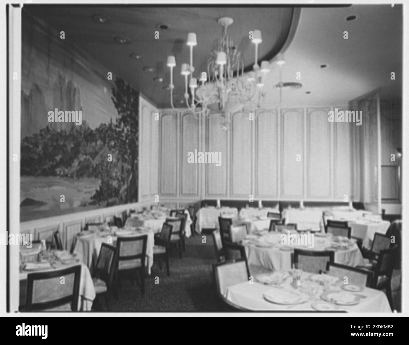 Essex House, W. 59th St., New York City. Murale e carenatura. Collezione Gottscho-Schleisner Foto Stock