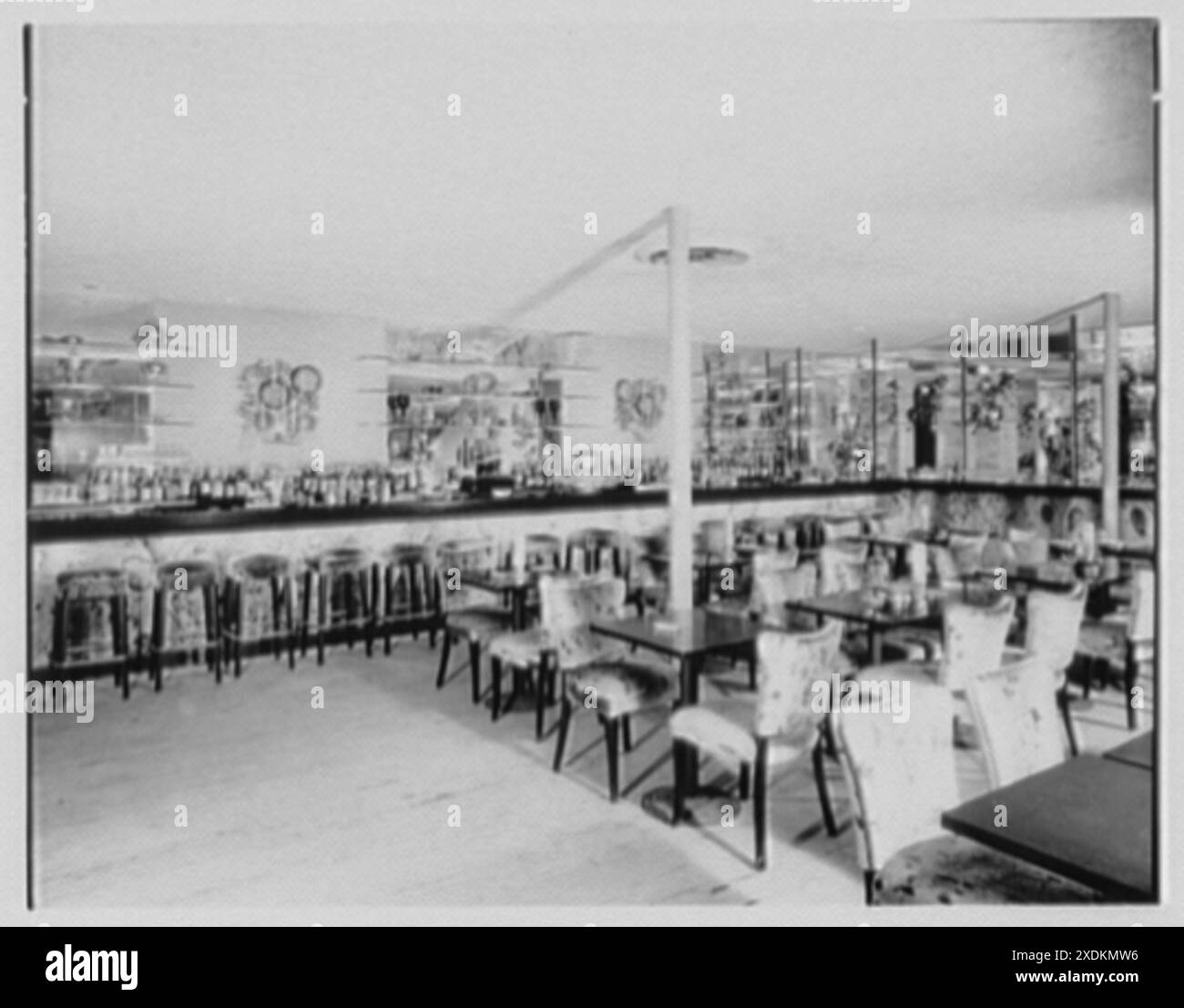 Candlelight Restaurant, Central Ave., Yonkers, New York. Bar. Collezione Gottscho-Schleisner Foto Stock