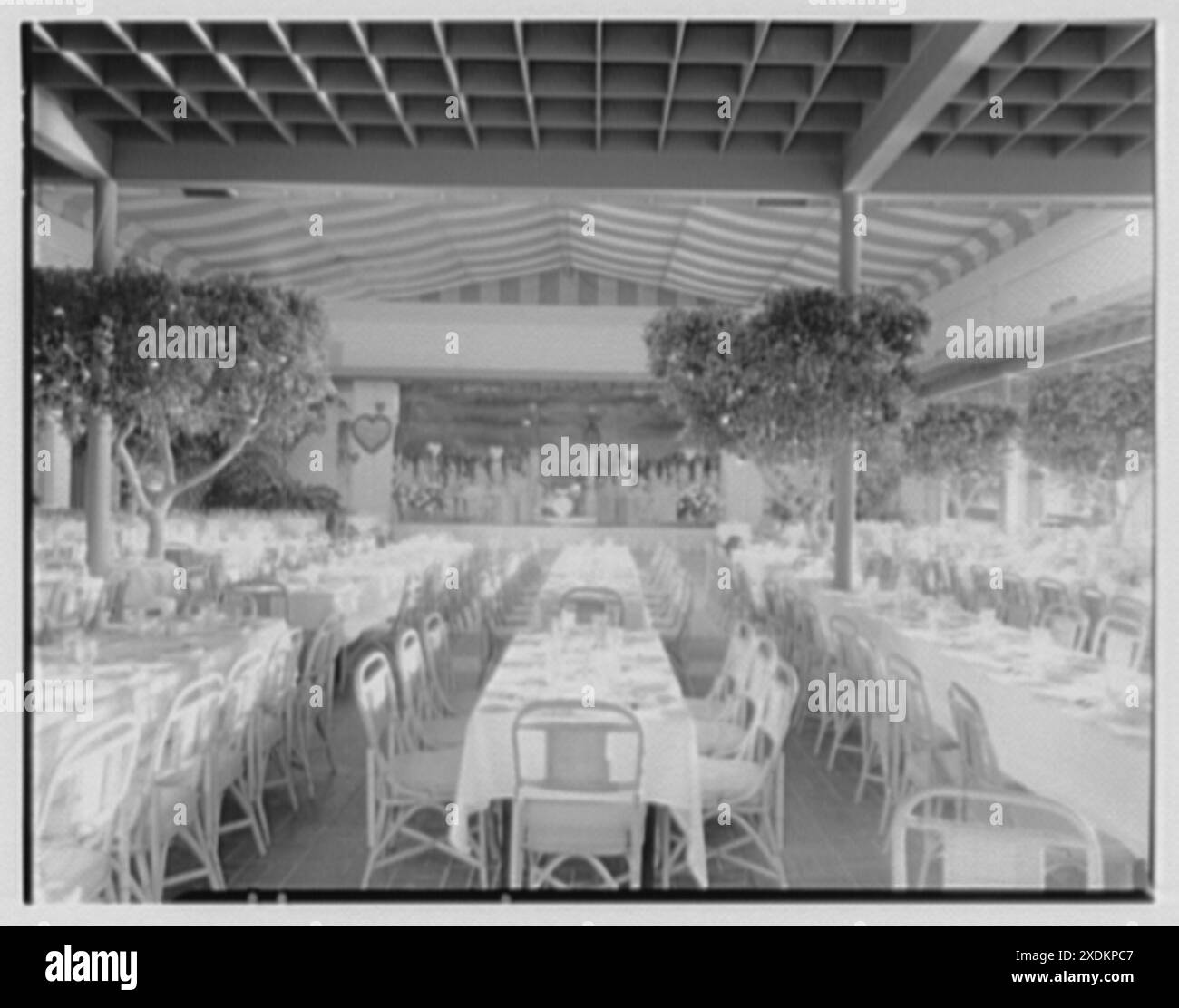 Everglades Club, Orange Room, Palm Beach, Florida. Vista generale sul palco. Collezione Gottscho-Schleisner Foto Stock