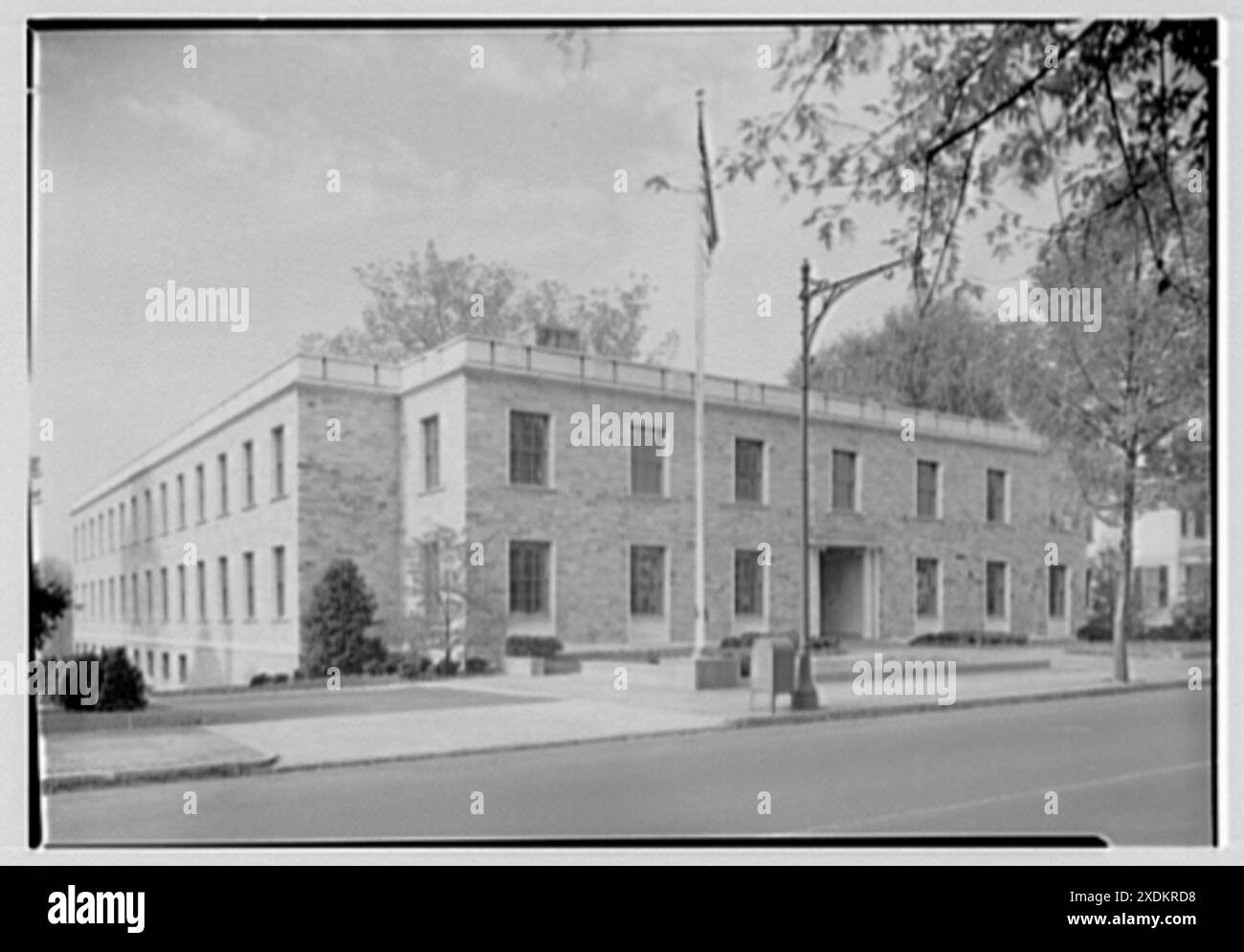 New Jersey Manufacturers' Association, 363 W. State St., Trenton, New Jersey. Facciata d'ingresso II. Collezione Gottscho-Schleisner Foto Stock