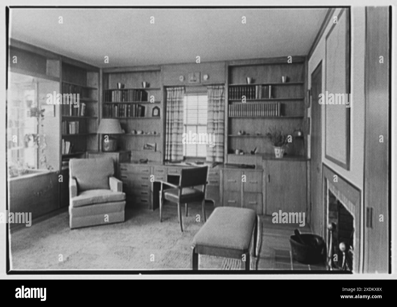 Duane R. Stoneleigh, residenza a Yale Farms, Port Chester, New York. Studio moderno, alla scrivania. Collezione Gottscho-Schleisner Foto Stock