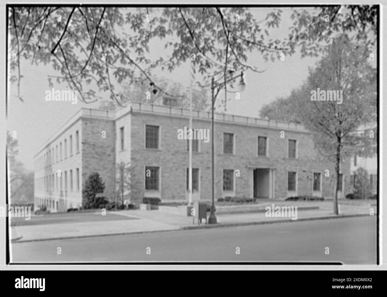 New Jersey Manufacturers' Association, 363 W. State St., Trenton, New Jersey. Facciata d'ingresso della collezione I. Gottscho-Schleisner Foto Stock