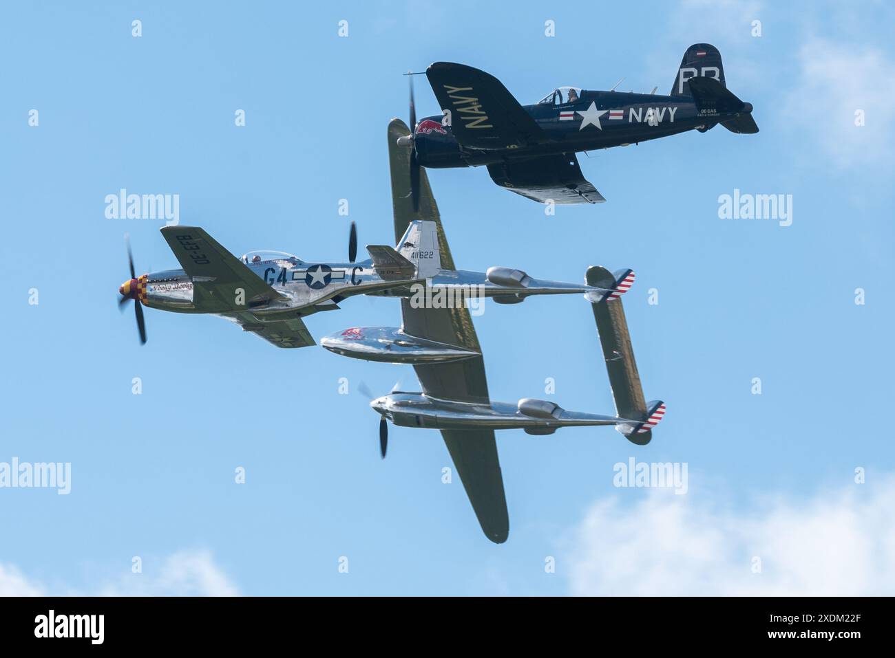 Sywell Aerodrome, Northamptonshire, Regno Unito. 23 giugno 2024. Il Sywell Airshow è un nuovo evento nel calendario dello show aereo con un tema specifico per gli aerei della seconda guerra mondiale, tra cui i Flying Bulls P-38 Lightning, P-51 Mustang e F-4 Corsair sponsorizzati dalla Red Bull Foto Stock