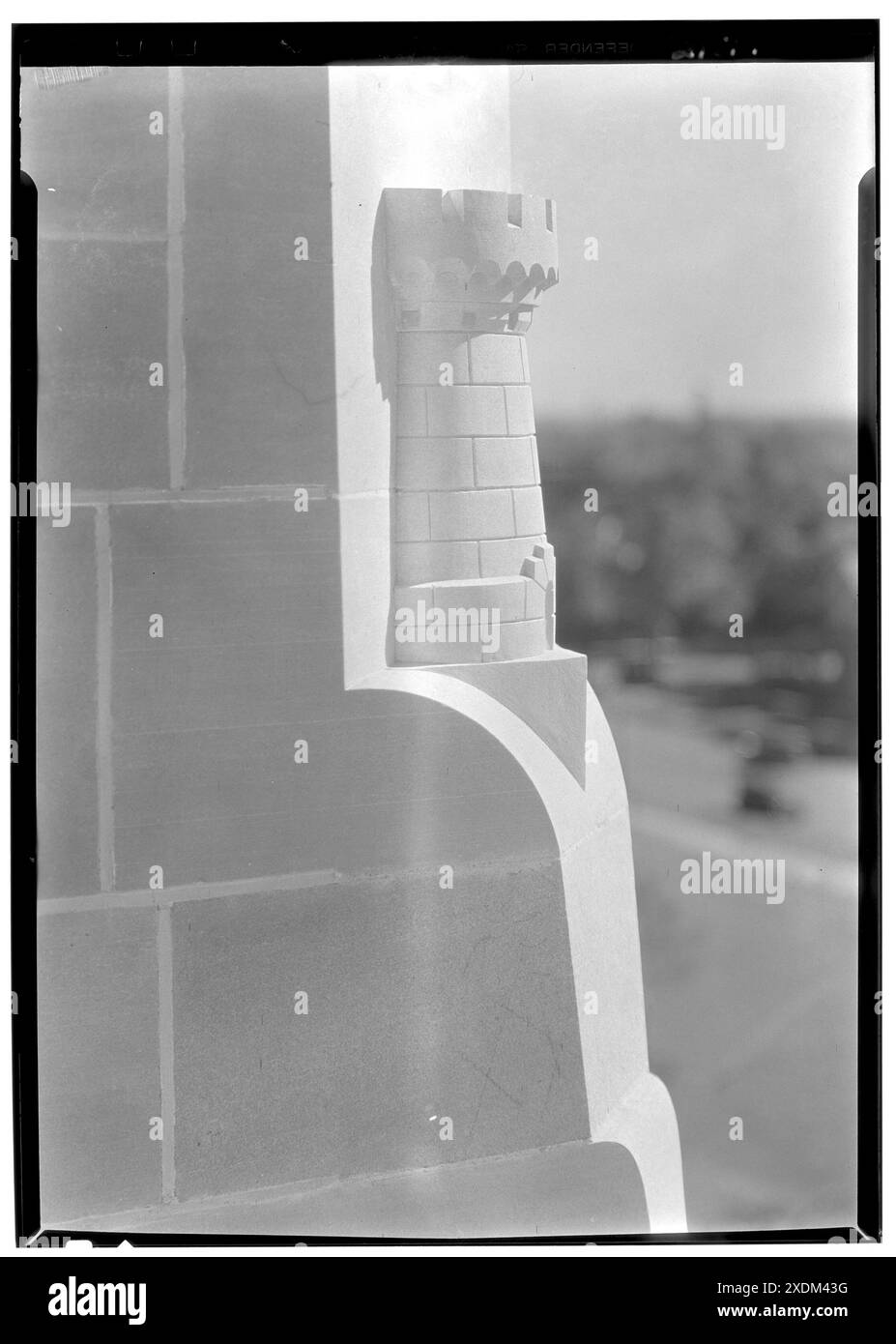Campidoglio del Nebraska, Lincoln, Nebraska. Ornamento all'angolo del castello con ingresso ovest. Collezione Gottscho-Schleisner Foto Stock