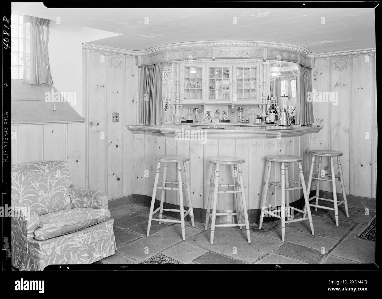 Dr. E. Hall Kline, residenza a N. Broadway, Nyack, New York. Sala giochi, al bar. Collezione Gottscho-Schleisner Foto Stock