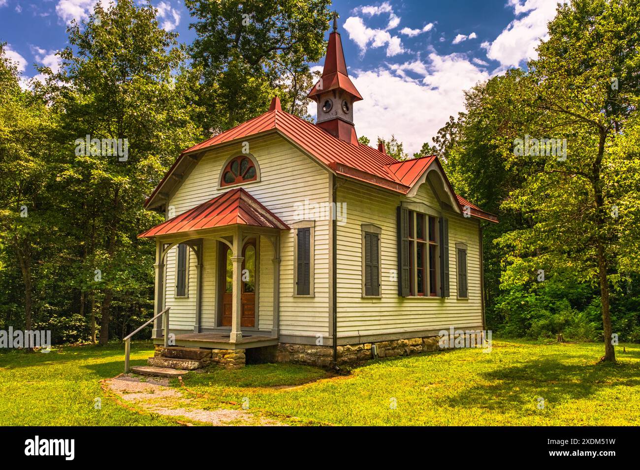 Rugby, Tennessee, USA - 29 luglio 2023: La Thomas Hughes Library è stata costruita nel 1882 e si trova sulla strada principale. Foto Stock