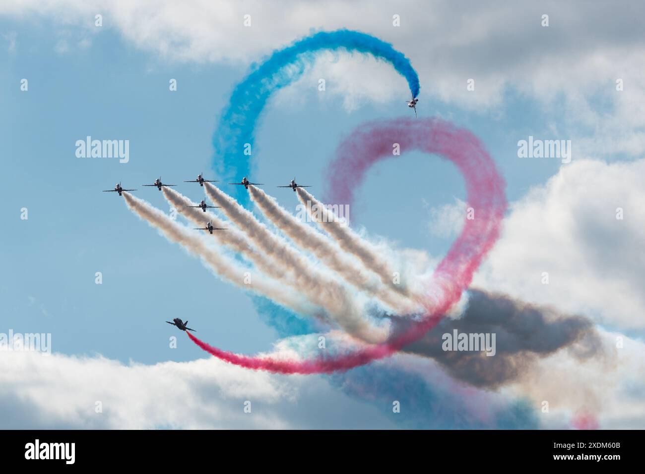 Sywell Aerodrome, Northamptonshire, Regno Unito. 23 giugno 2024. Il Sywell Airshow è un nuovo evento nel calendario della manifestazione aerea ed è stato concluso dal team di visualizzazione delle frecce rosse della RAF. Manovra di tornado Foto Stock