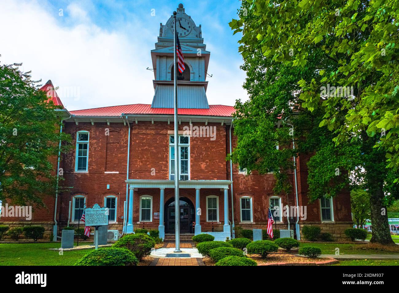 Wartburg, Tennessee, Stati Uniti - 29 luglio 2023: Lo storico tribunale della contea di Morgan si trova in Kingston Street, nel centro città. Foto Stock