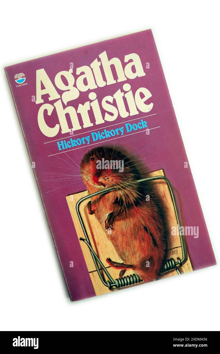 Agatha Christie - Hickory Dickory Dock - copertina del libro, sfondo bianco, allestimento studio Foto Stock